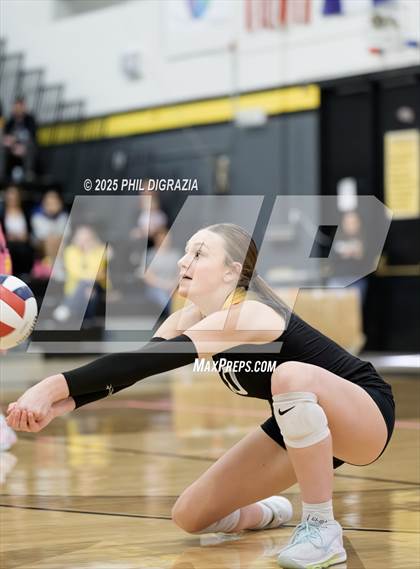 Thumbnail 3 in Roosevelt vs Green Mountain (CHSAA 4A Regional) photogallery.