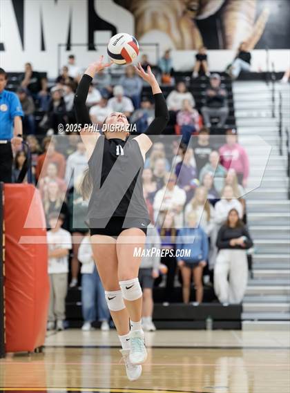 Thumbnail 1 in Roosevelt vs Green Mountain (CHSAA 4A Regional) photogallery.