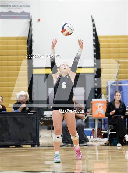 Thumbnail 3 in Roosevelt vs Green Mountain (CHSAA 4A Regional) photogallery.