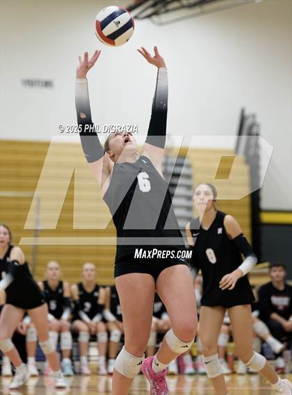 Thumbnail 3 in Roosevelt vs Green Mountain (CHSAA 4A Regional) photogallery.