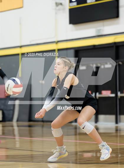 Thumbnail 3 in Roosevelt vs Green Mountain (CHSAA 4A Regional) photogallery.