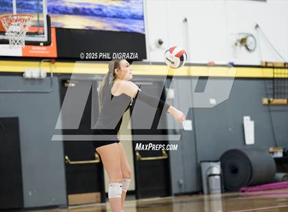 Thumbnail 2 in Roosevelt vs Green Mountain (CHSAA 4A Regional) photogallery.