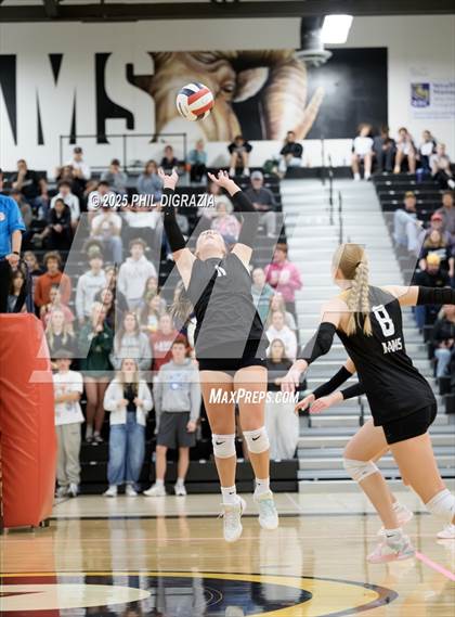 Thumbnail 1 in Roosevelt vs Green Mountain (CHSAA 4A Regional) photogallery.