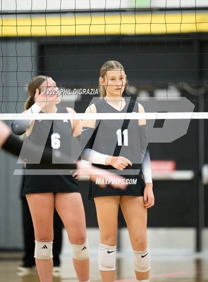 Thumbnail 3 in Roosevelt vs Green Mountain (CHSAA 4A Regional) photogallery.