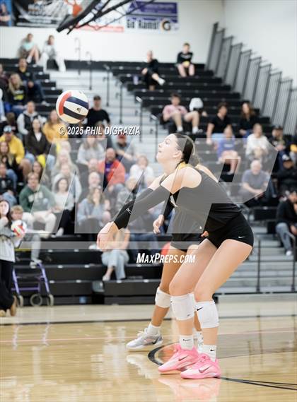 Thumbnail 3 in Roosevelt vs Green Mountain (CHSAA 4A Regional) photogallery.