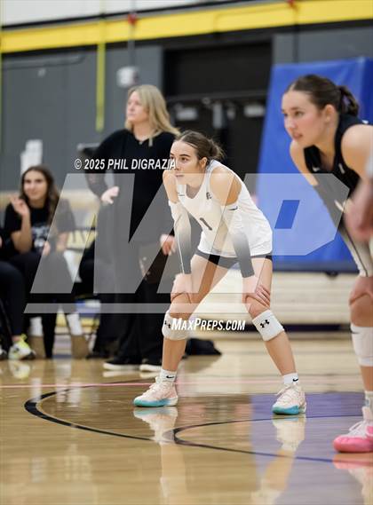 Thumbnail 2 in Roosevelt vs Green Mountain (CHSAA 4A Regional) photogallery.