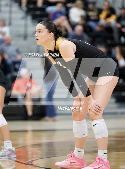 Thumbnail 2 in Roosevelt vs Green Mountain (CHSAA 4A Regional) photogallery.