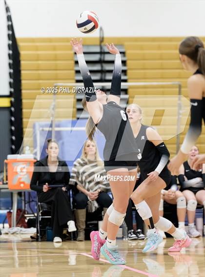 Thumbnail 2 in Roosevelt vs Green Mountain (CHSAA 4A Regional) photogallery.