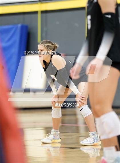 Thumbnail 2 in Roosevelt vs Green Mountain (CHSAA 4A Regional) photogallery.