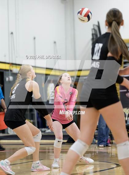 Thumbnail 3 in Roosevelt vs Green Mountain (CHSAA 4A Regional) photogallery.