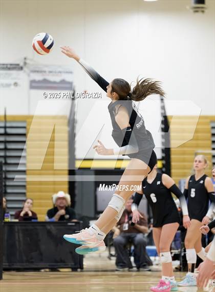 Thumbnail 1 in Roosevelt vs Green Mountain (CHSAA 4A Regional) photogallery.