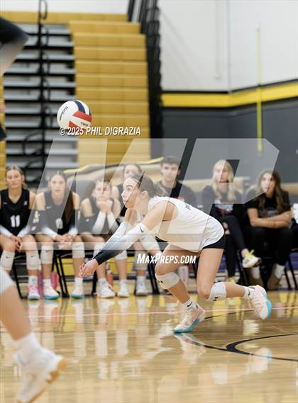 Thumbnail 2 in Roosevelt vs Green Mountain (CHSAA 4A Regional) photogallery.