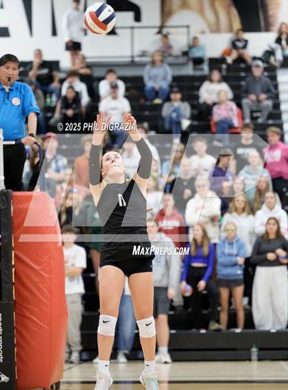 Thumbnail 1 in Roosevelt vs Green Mountain (CHSAA 4A Regional) photogallery.