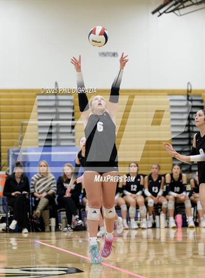 Thumbnail 3 in Roosevelt vs Green Mountain (CHSAA 4A Regional) photogallery.