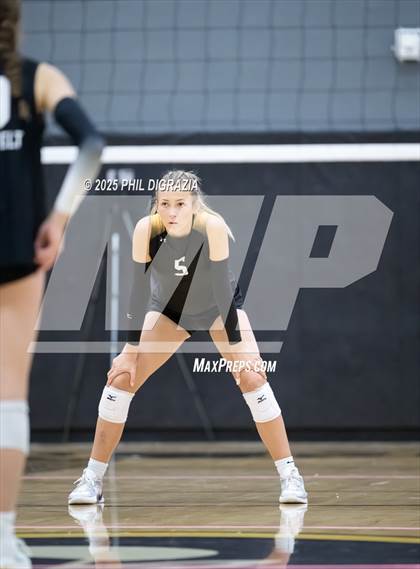 Thumbnail 1 in Roosevelt vs Green Mountain (CHSAA 4A Regional) photogallery.