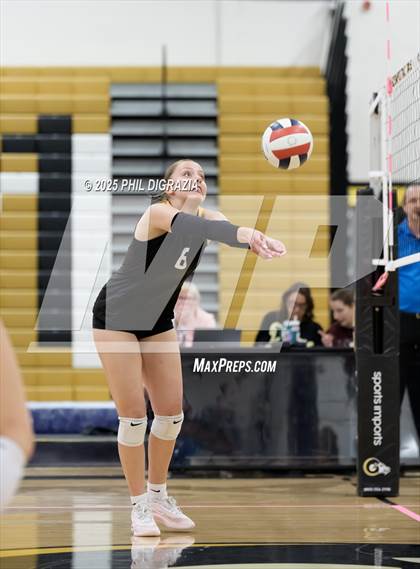 Thumbnail 2 in Roosevelt vs Green Mountain (CHSAA 4A Regional) photogallery.