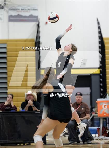 Thumbnail 3 in Roosevelt vs Green Mountain (CHSAA 4A Regional) photogallery.