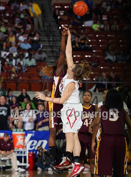 Thumbnail 3 in Lovejoy vs. Fairfield (UIL 3A Semifinal) photogallery.
