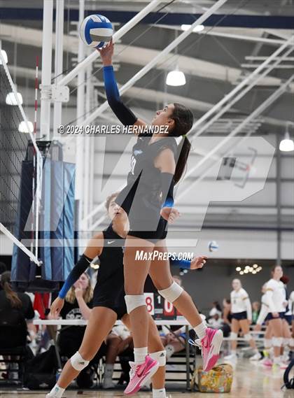 Thumbnail 3 in McCallum vs. Lexington (Legends Invitational) photogallery.