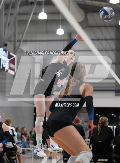 Thumbnail 2 in McCallum vs. Lexington (Legends Invitational) photogallery.