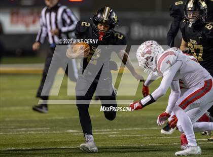 Thumbnail 1 in Lee's Summit vs. Nixa (MSHSAA Class 6 Final) photogallery.