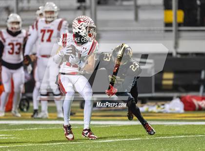 Thumbnail 1 in Lee's Summit vs. Nixa (MSHSAA Class 6 Final) photogallery.