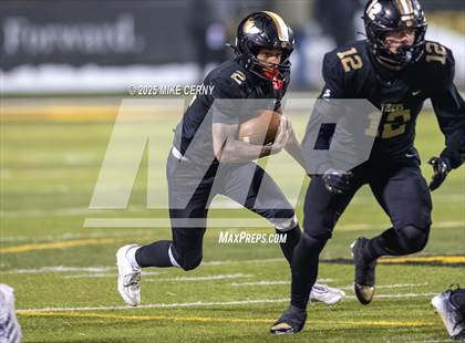 Thumbnail 2 in Lee's Summit vs. Nixa (MSHSAA Class 6 Final) photogallery.