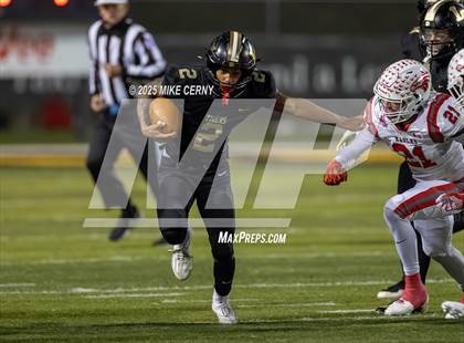 Thumbnail 3 in Lee's Summit vs. Nixa (MSHSAA Class 6 Final) photogallery.