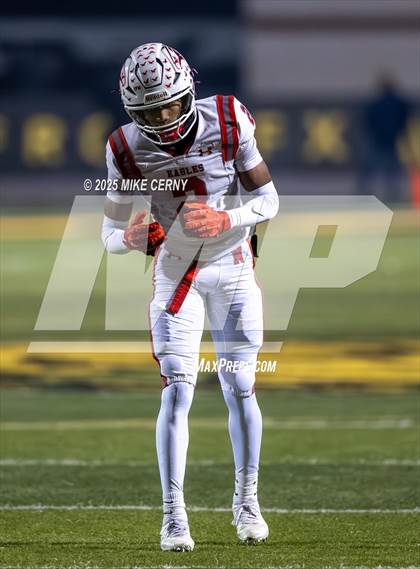 Thumbnail 2 in Lee's Summit vs. Nixa (MSHSAA Class 6 Final) photogallery.