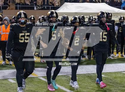 Thumbnail 2 in Lee's Summit vs. Nixa (MSHSAA Class 6 Final) photogallery.