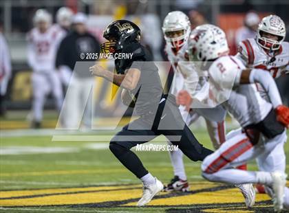 Thumbnail 3 in Lee's Summit vs. Nixa (MSHSAA Class 6 Final) photogallery.