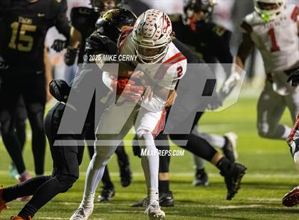 Thumbnail 1 in Lee's Summit vs. Nixa (MSHSAA Class 6 Final) photogallery.