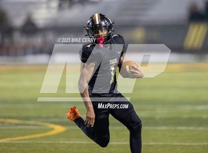 Thumbnail 3 in Lee's Summit vs. Nixa (MSHSAA Class 6 Final) photogallery.