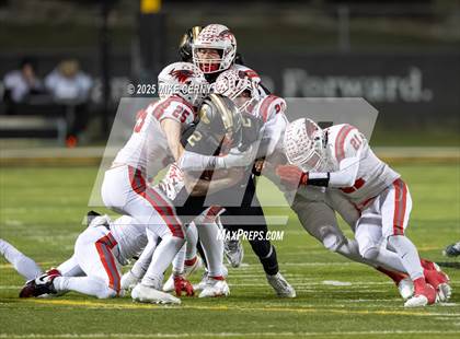 Thumbnail 1 in Lee's Summit vs. Nixa (MSHSAA Class 6 Final) photogallery.