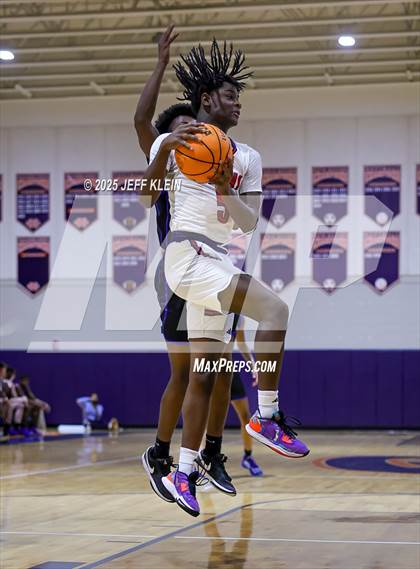 Thumbnail 1 in Wellington vs Chaminade-Madonna (Holiday Classic of the Palm Beaches) photogallery.