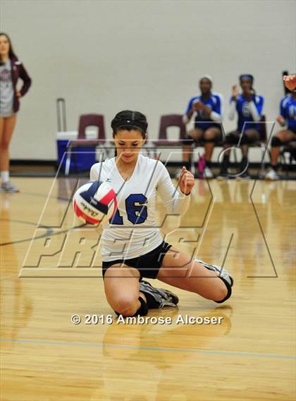 Thumbnail 1 in Westside vs. New Caney (NIKE Invitational Tournament) photogallery.