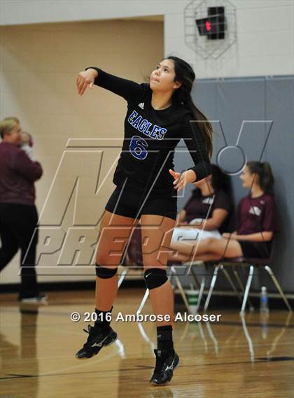 Thumbnail 1 in Westside vs. New Caney (NIKE Invitational Tournament) photogallery.