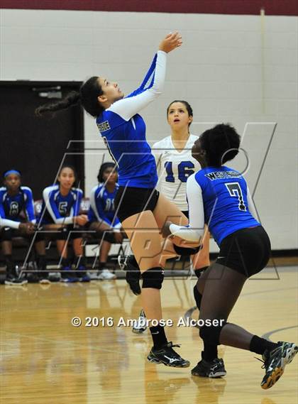 Thumbnail 1 in Westside vs. New Caney (NIKE Invitational Tournament) photogallery.