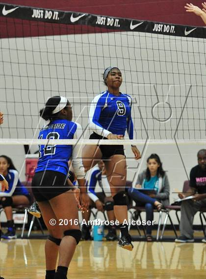 Thumbnail 1 in Westside vs. New Caney (NIKE Invitational Tournament) photogallery.