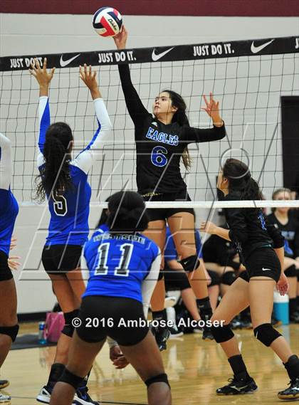 Thumbnail 3 in Westside vs. New Caney (NIKE Invitational Tournament) photogallery.