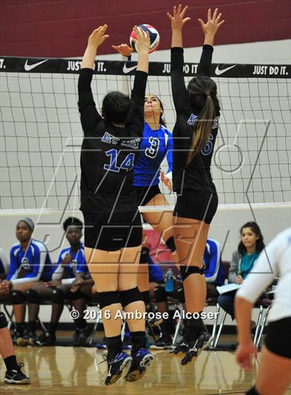 Thumbnail 1 in Westside vs. New Caney (NIKE Invitational Tournament) photogallery.