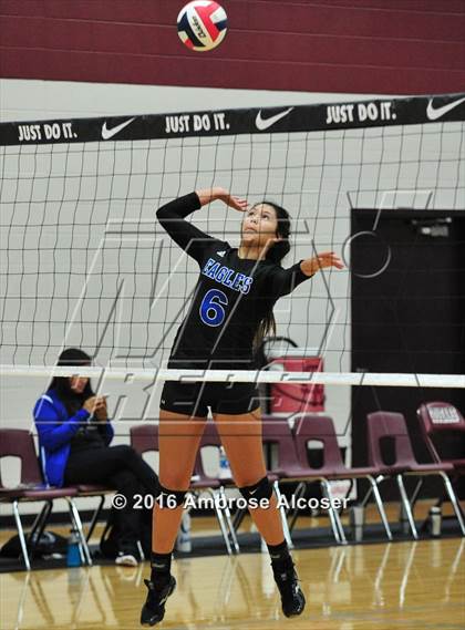 Thumbnail 2 in Westside vs. New Caney (NIKE Invitational Tournament) photogallery.