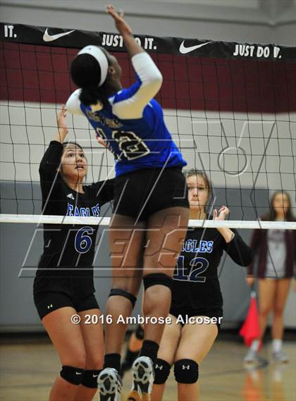 Thumbnail 1 in Westside vs. New Caney (NIKE Invitational Tournament) photogallery.