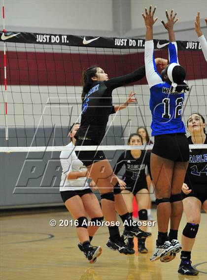 Thumbnail 3 in Westside vs. New Caney (NIKE Invitational Tournament) photogallery.