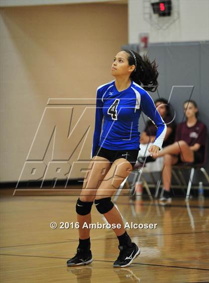 Thumbnail 1 in Westside vs. New Caney (NIKE Invitational Tournament) photogallery.