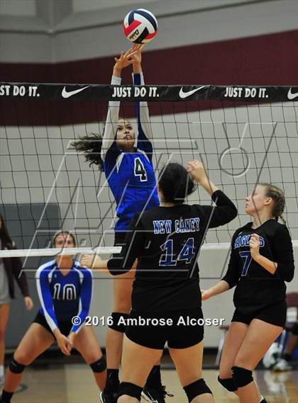 Thumbnail 1 in Westside vs. New Caney (NIKE Invitational Tournament) photogallery.