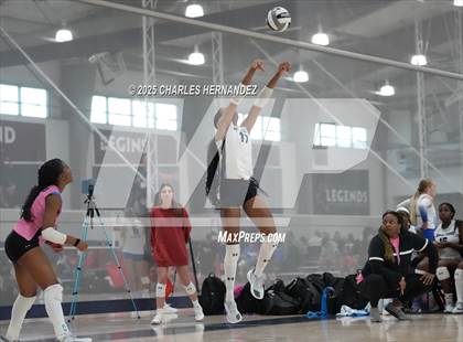 Thumbnail 2 in Mansfield vs Shadow Creek (Legends Invitational) photogallery.