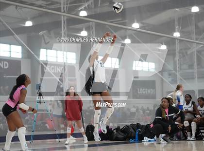 Thumbnail 3 in Mansfield vs Shadow Creek (Legends Invitational) photogallery.