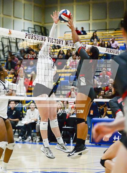 Thumbnail 3 in Archbishop Mitty vs. Mater Dei (CIF State Open Division Final) photogallery.