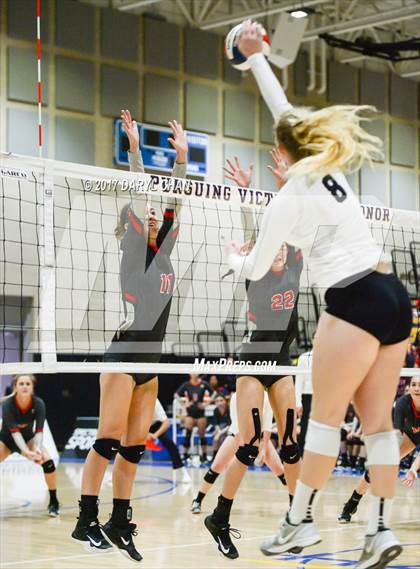 Thumbnail 2 in Archbishop Mitty vs. Mater Dei (CIF State Open Division Final) photogallery.